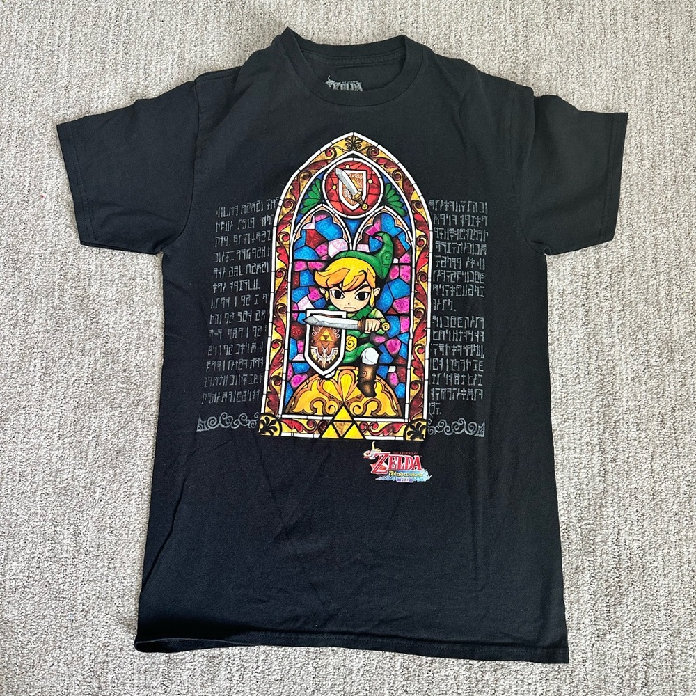 Men’s size small Legend of Zelda Tee excellent used condition